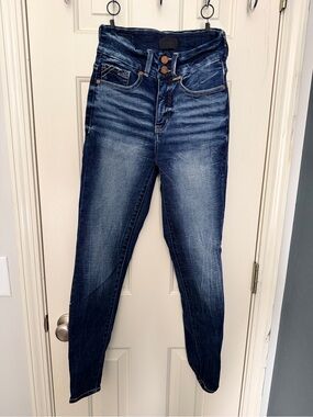 Buckle Women's Skinny Jeans in Dark Blue Wash